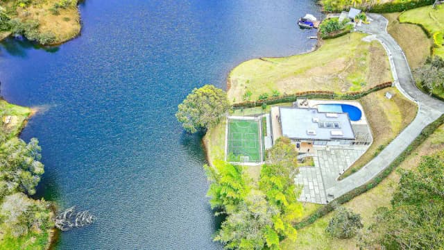 birdseye view of house